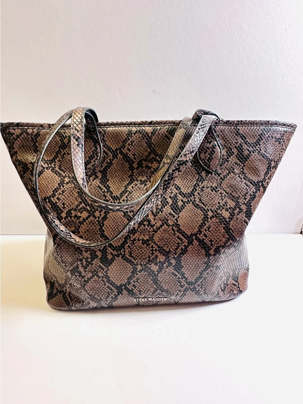 Steve Madden Wildly Chic Snake skin Style — Snakeskin-Print Tote 🐍✨2000s Glam